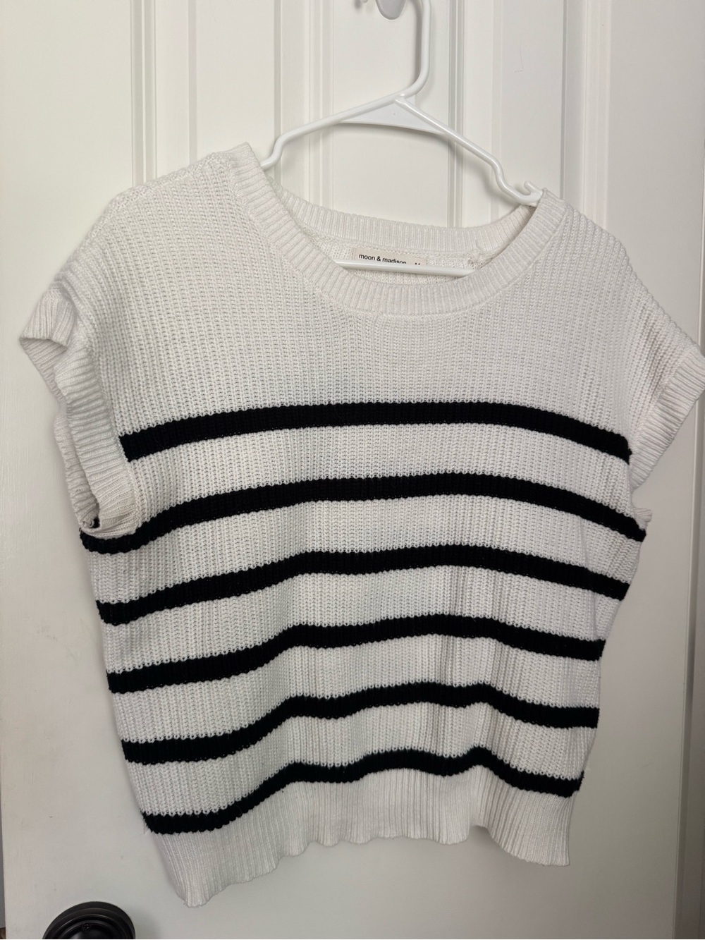 moon & madison White and Black Striped Sleeveless Crew Sweater